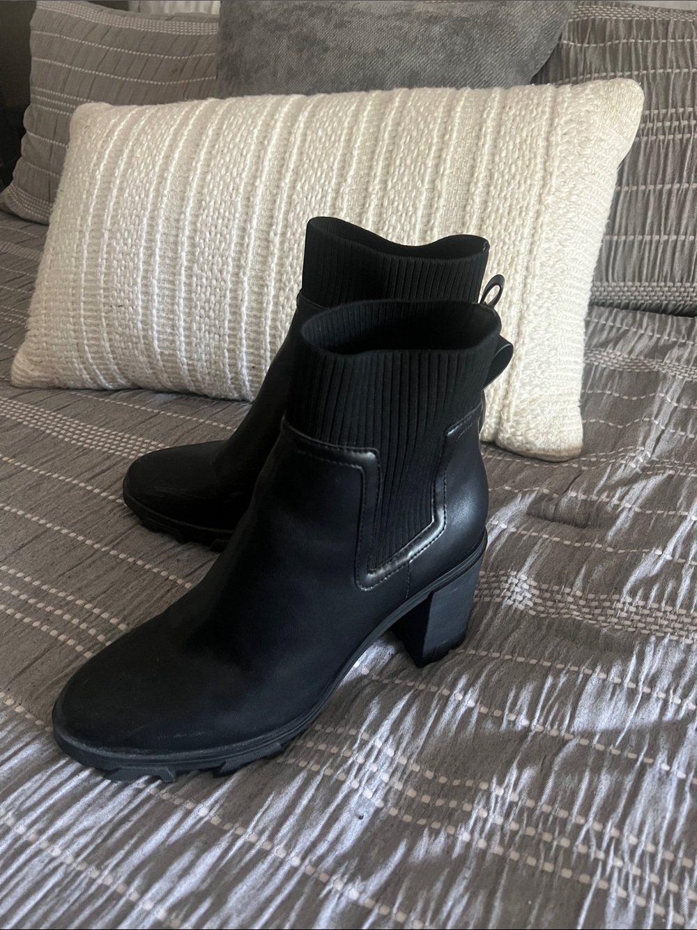 Mix No. 6 Black Ribbed Stretch Chelsea Booties